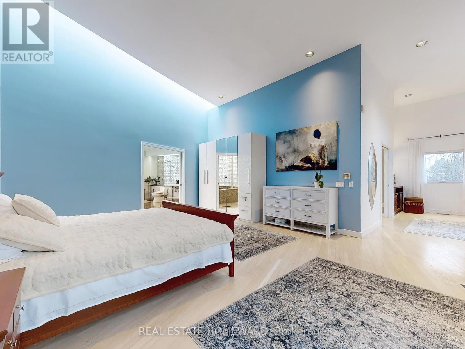 












128 LAURENTIDE DRIVE

,
Toronto (Parkwoods-Donalda),




Ontario
M3A3E5

