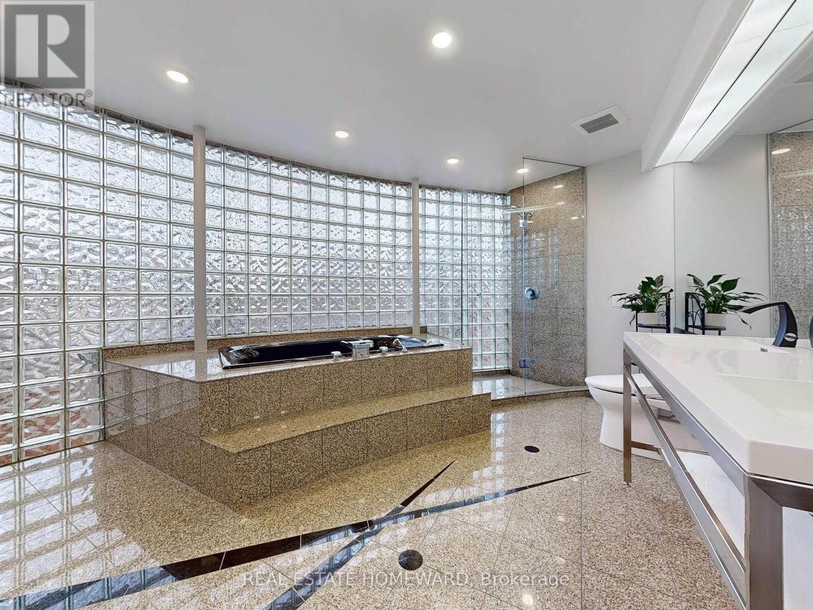 












128 LAURENTIDE DRIVE

,
Toronto (Parkwoods-Donalda),




Ontario
M3A3E5

