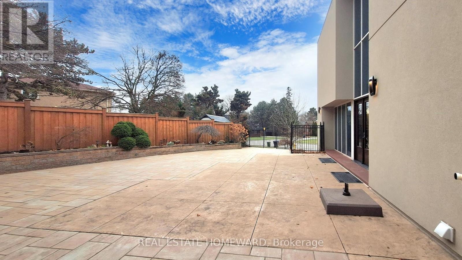 












128 LAURENTIDE DRIVE

,
Toronto (Parkwoods-Donalda),




Ontario
M3A3E5

