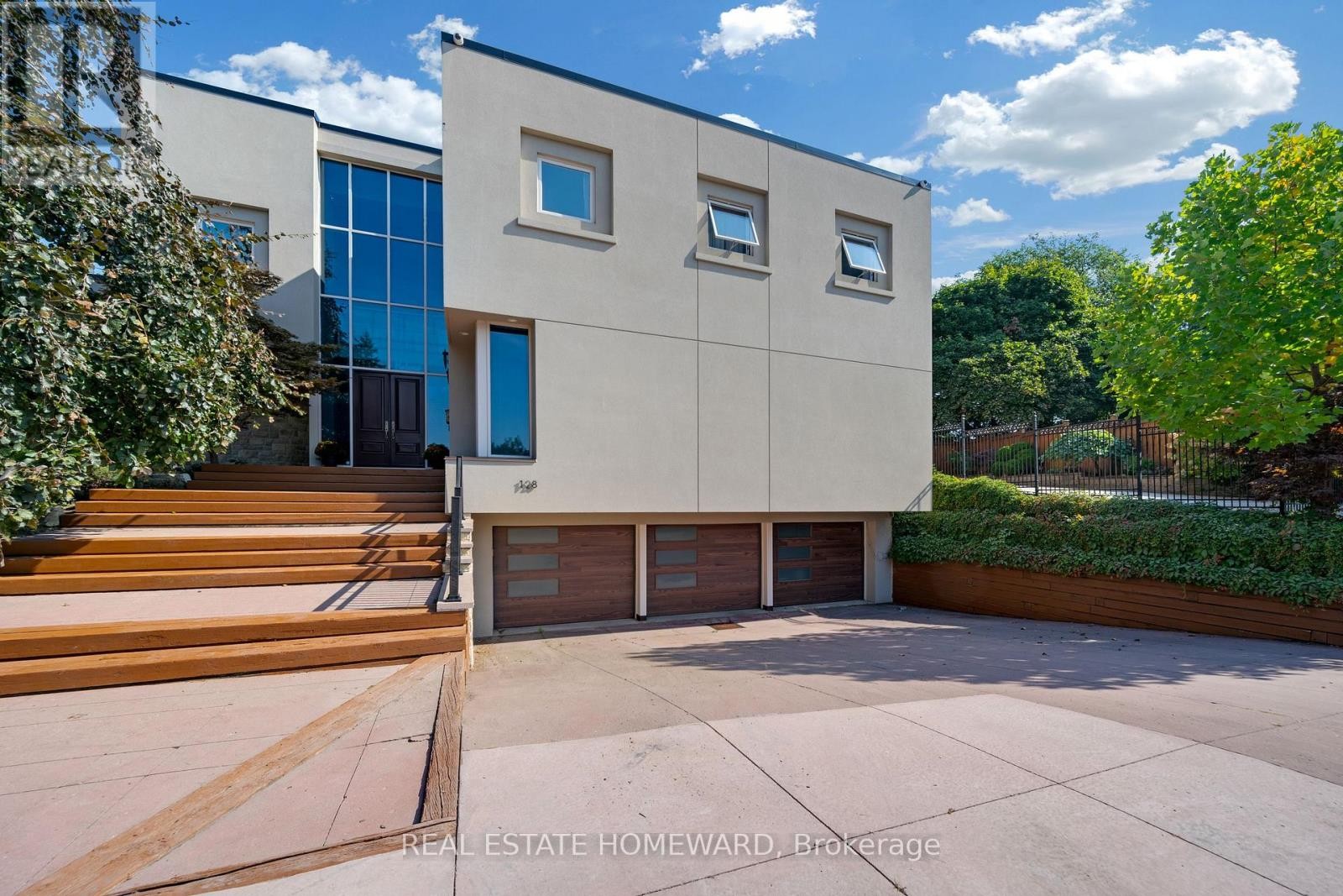 












128 LAURENTIDE DRIVE

,
Toronto (Parkwoods-Donalda),




Ontario
M3A3E5

