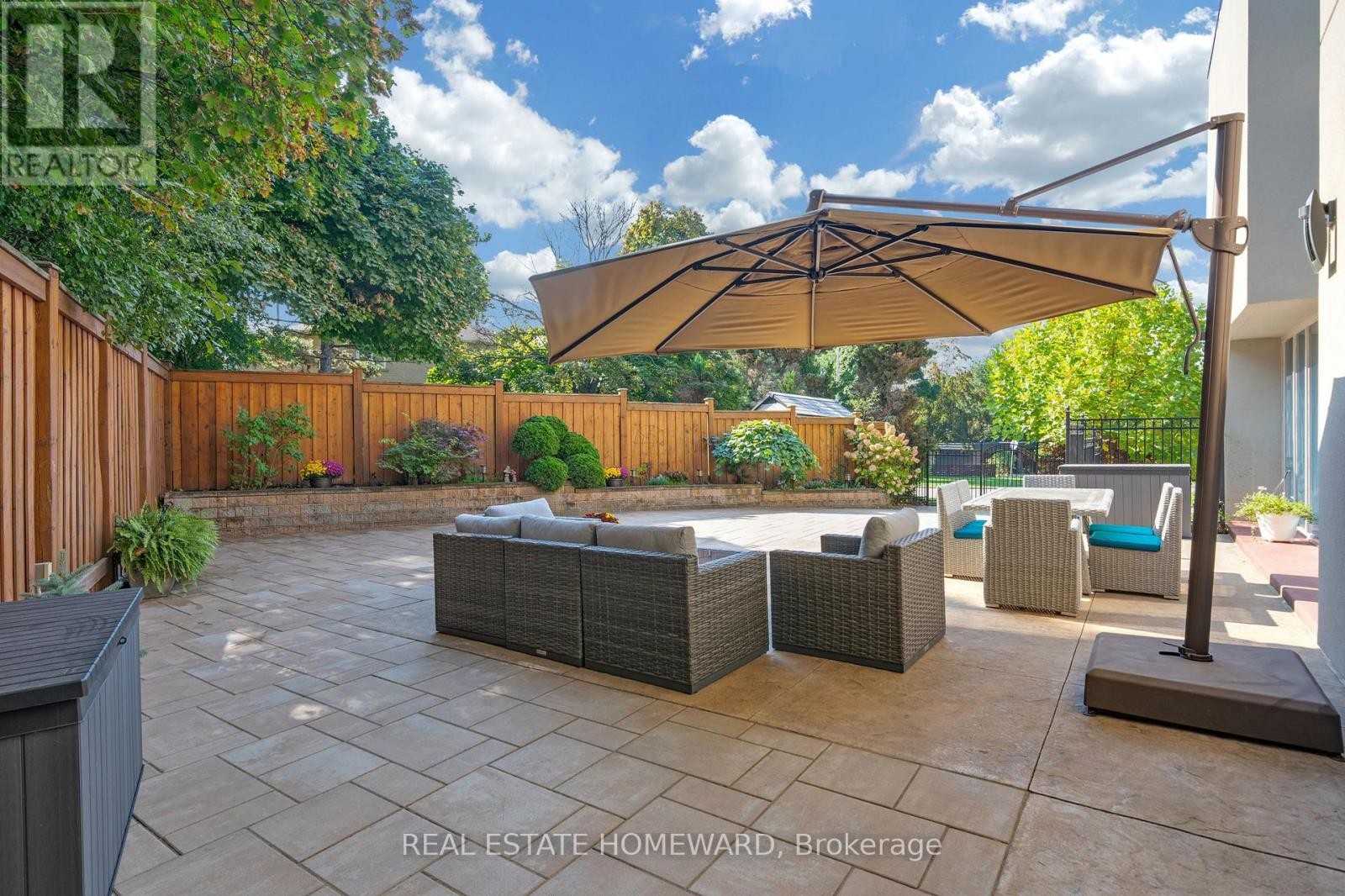 












128 LAURENTIDE DRIVE

,
Toronto (Parkwoods-Donalda),




Ontario
M3A3E5

