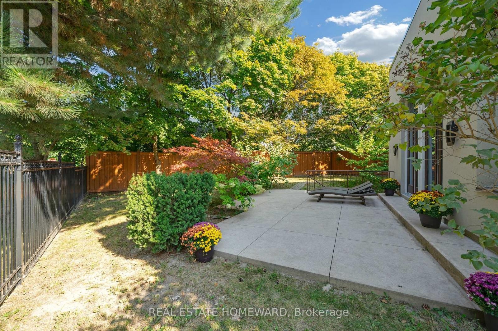 












128 LAURENTIDE DRIVE

,
Toronto (Parkwoods-Donalda),




Ontario
M3A3E5

