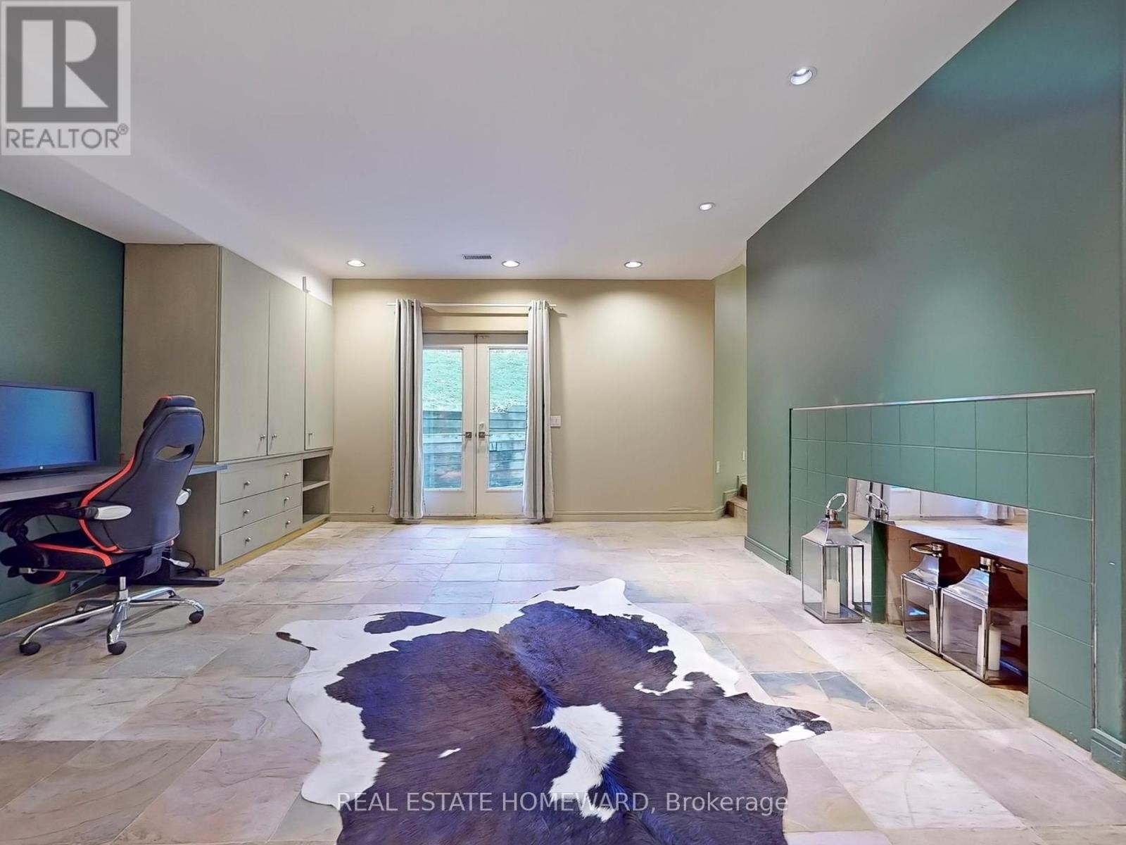 












128 LAURENTIDE DRIVE

,
Toronto (Parkwoods-Donalda),




Ontario
M3A3E5

