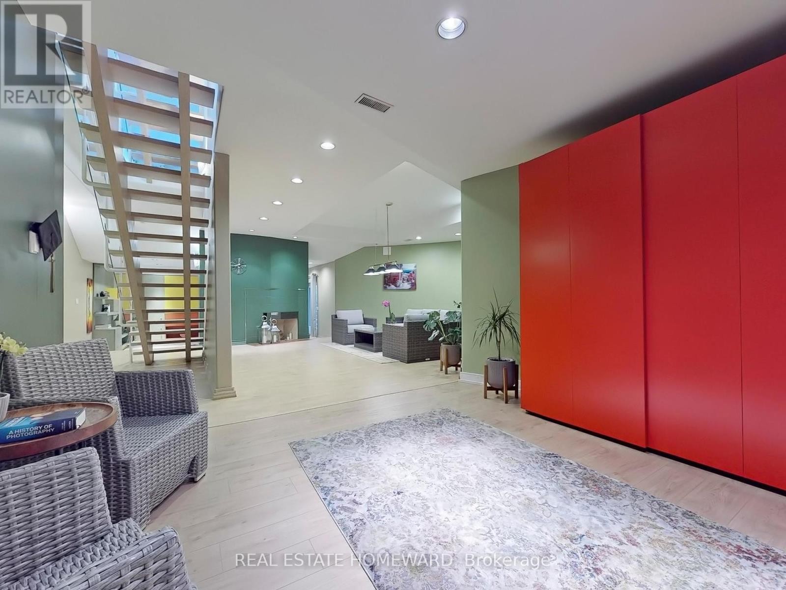 












128 LAURENTIDE DRIVE

,
Toronto (Parkwoods-Donalda),




Ontario
M3A3E5

