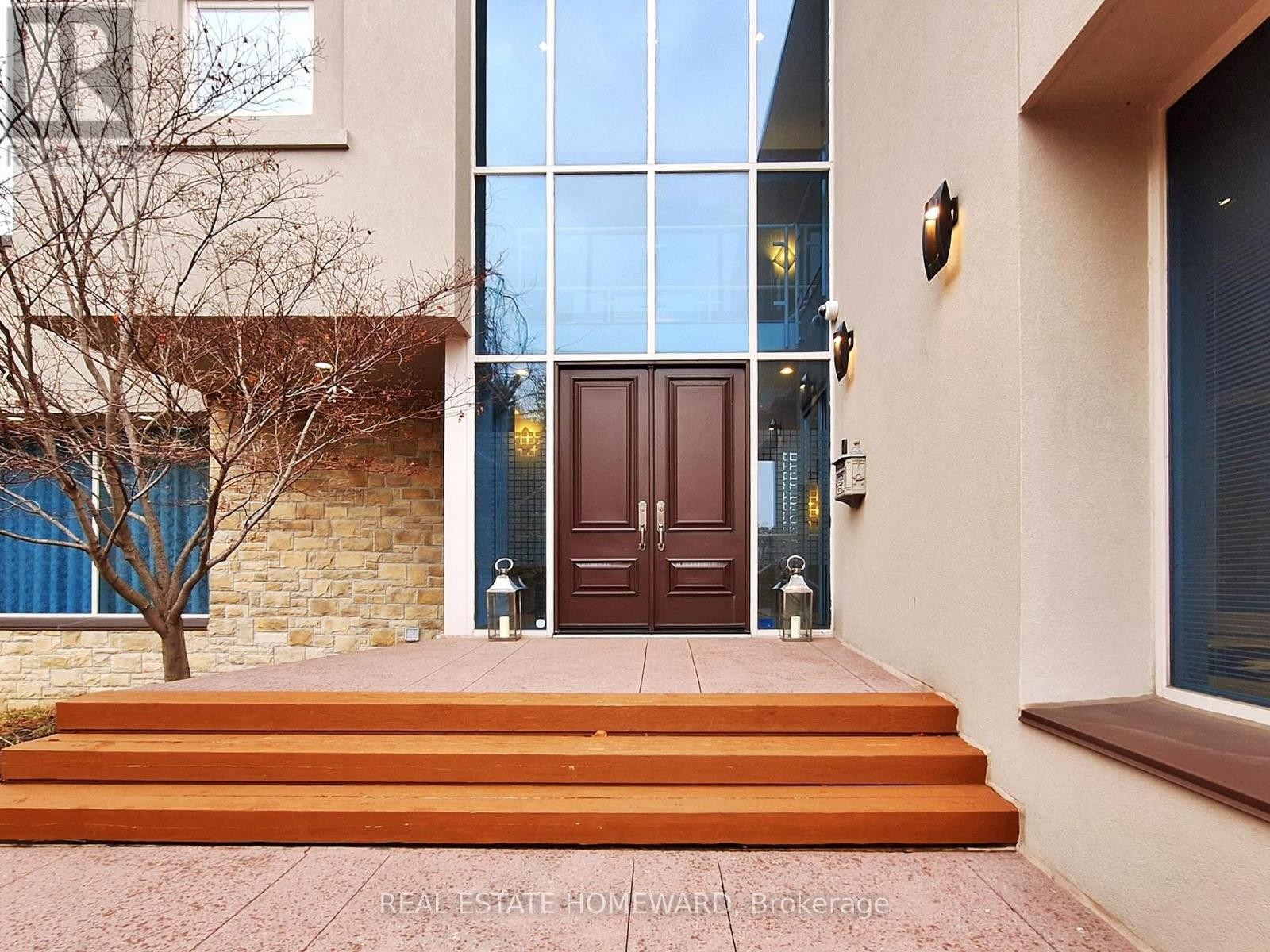 












128 LAURENTIDE DRIVE

,
Toronto (Parkwoods-Donalda),




Ontario
M3A3E5

