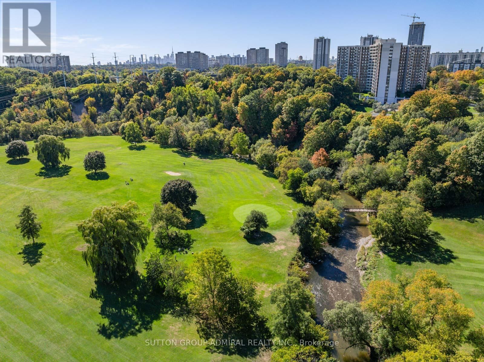 












415 - 5 SHADY GOLFWAY

,
Toronto (Flemingdon Park),




Ontario
M3C3A5


