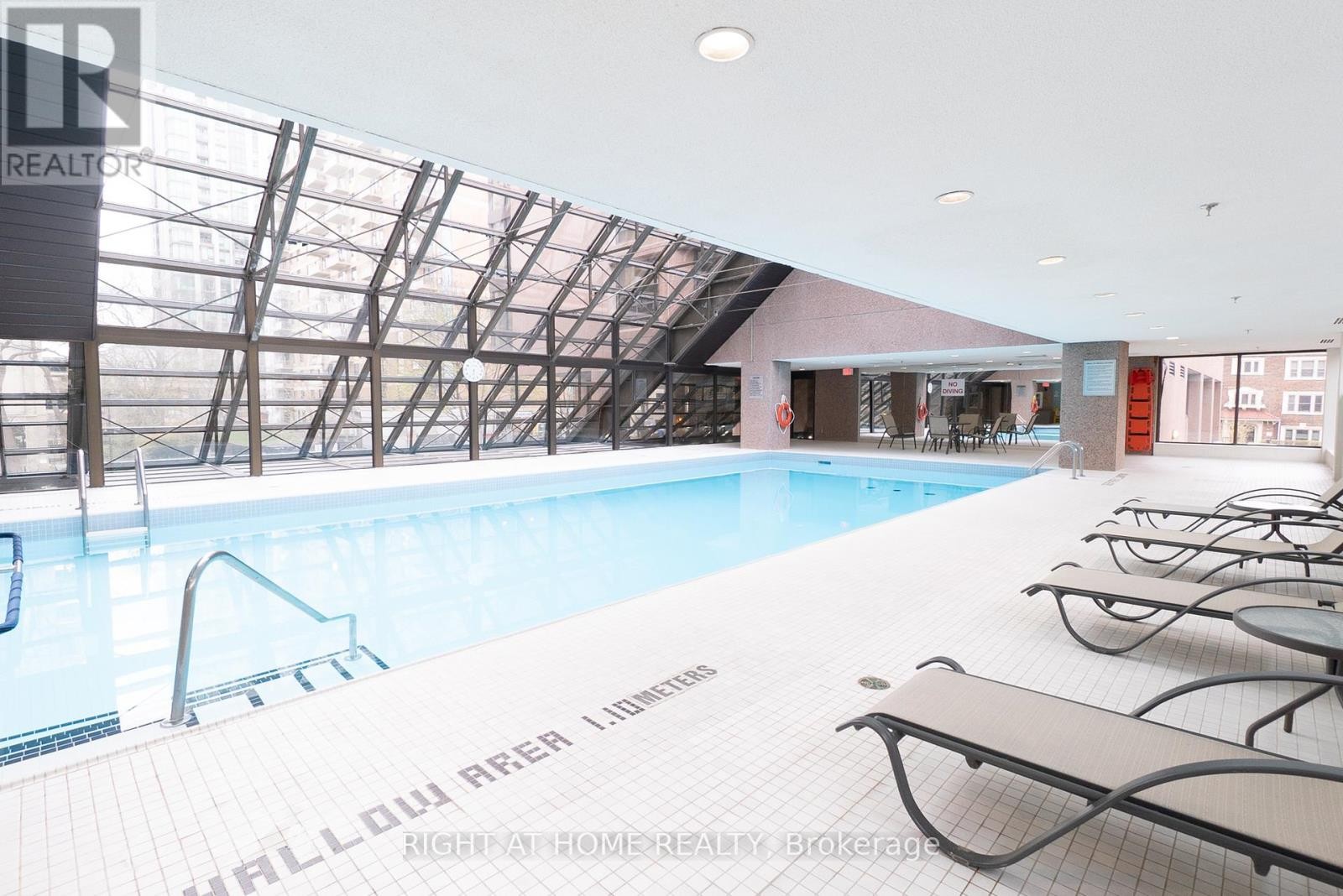 












608 - 447 WALMER ROAD

,
Toronto (Forest Hill South),




Ontario
M5P2X9

