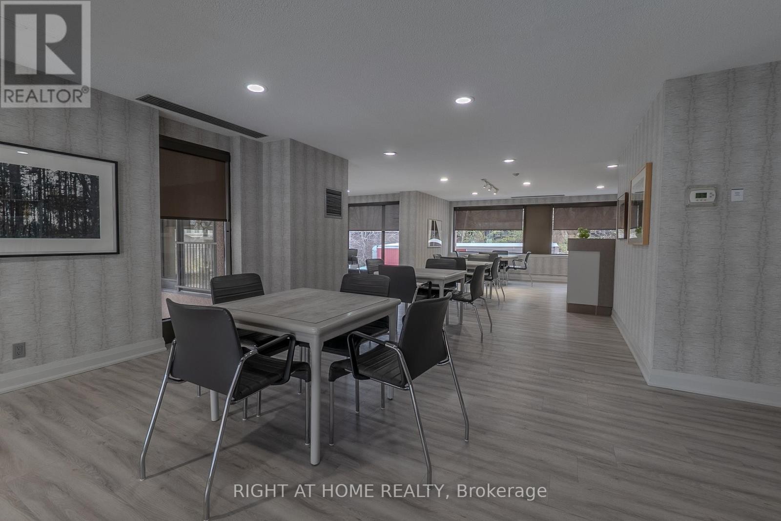 












608 - 447 WALMER ROAD

,
Toronto (Forest Hill South),




Ontario
M5P2X9

