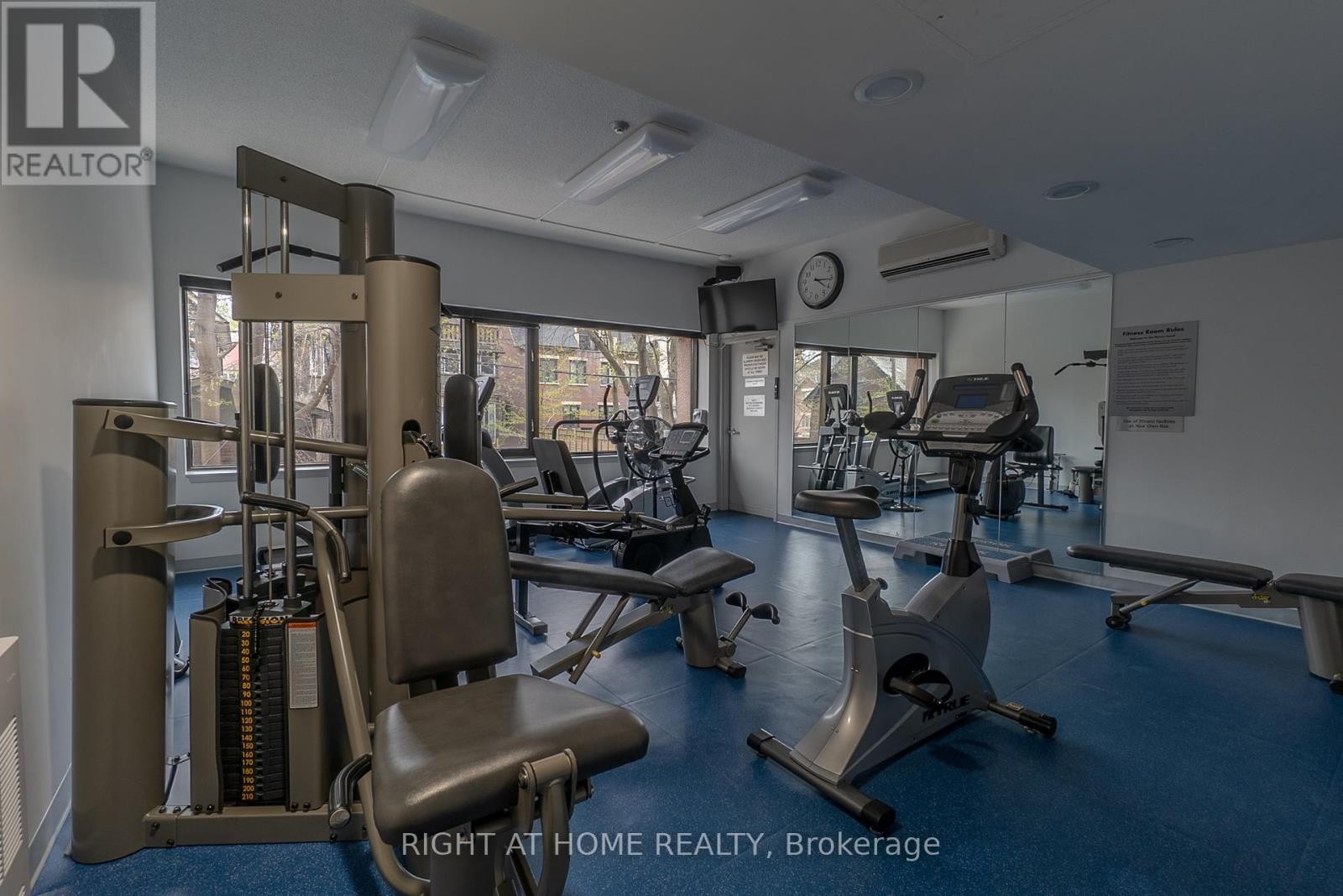 












608 - 447 WALMER ROAD

,
Toronto (Forest Hill South),




Ontario
M5P2X9

