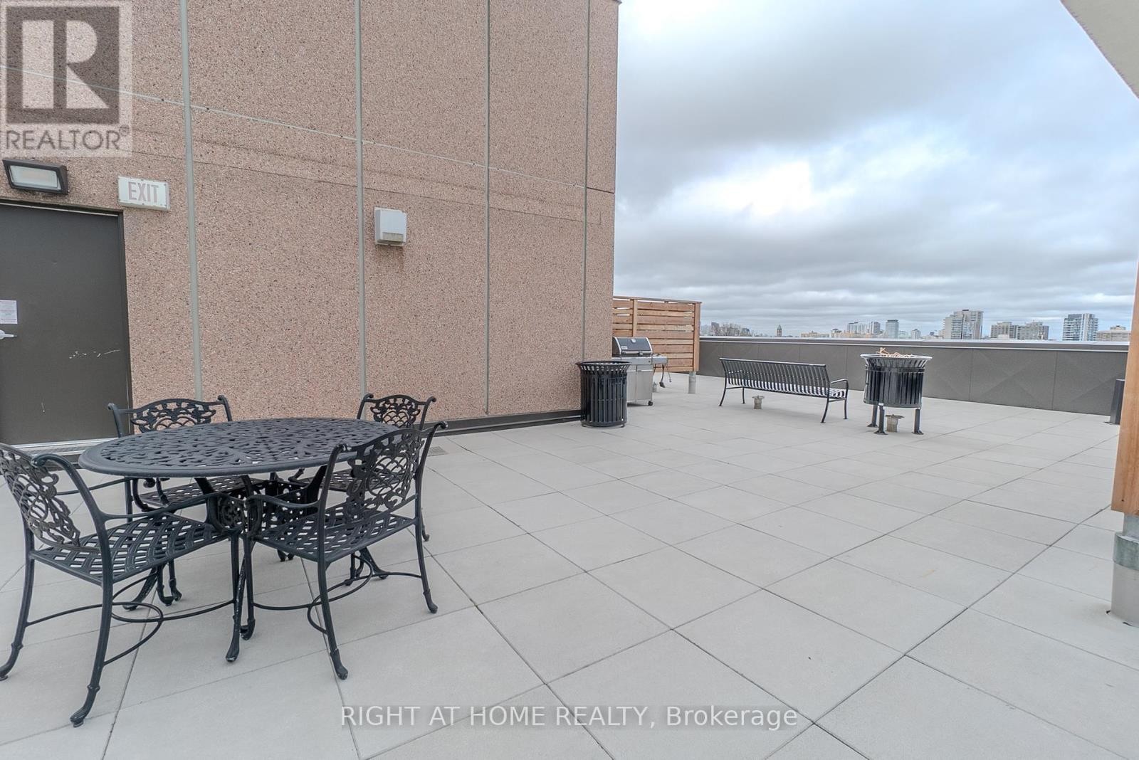 












608 - 447 WALMER ROAD

,
Toronto (Forest Hill South),




Ontario
M5P2X9

