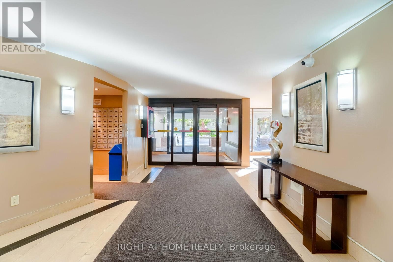 












1607 - 5 SHADY GOLFWAY

,
Toronto (Flemingdon Park),




Ontario
M3C3A5

