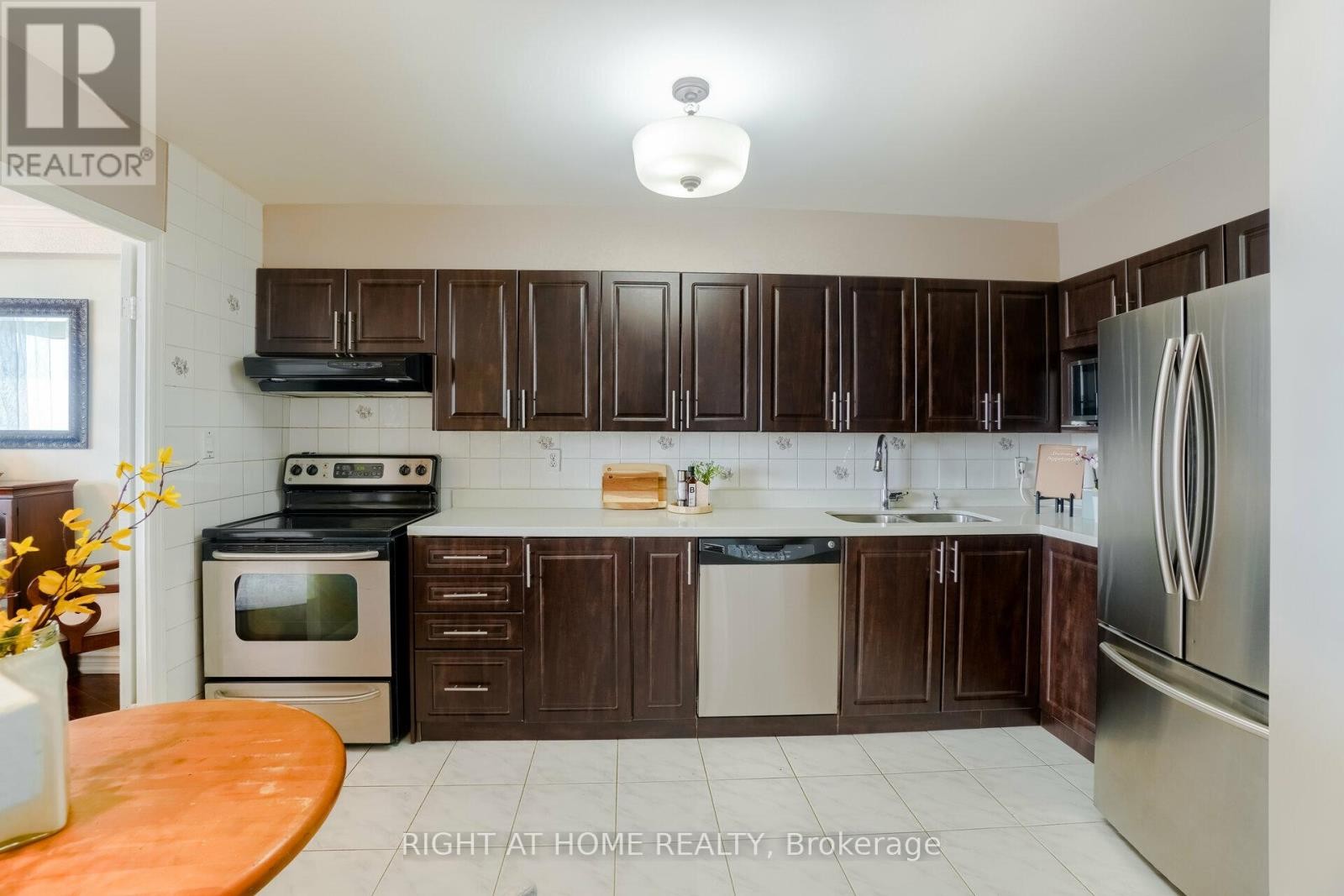 












1607 - 5 SHADY GOLFWAY

,
Toronto (Flemingdon Park),




Ontario
M3C3A5

