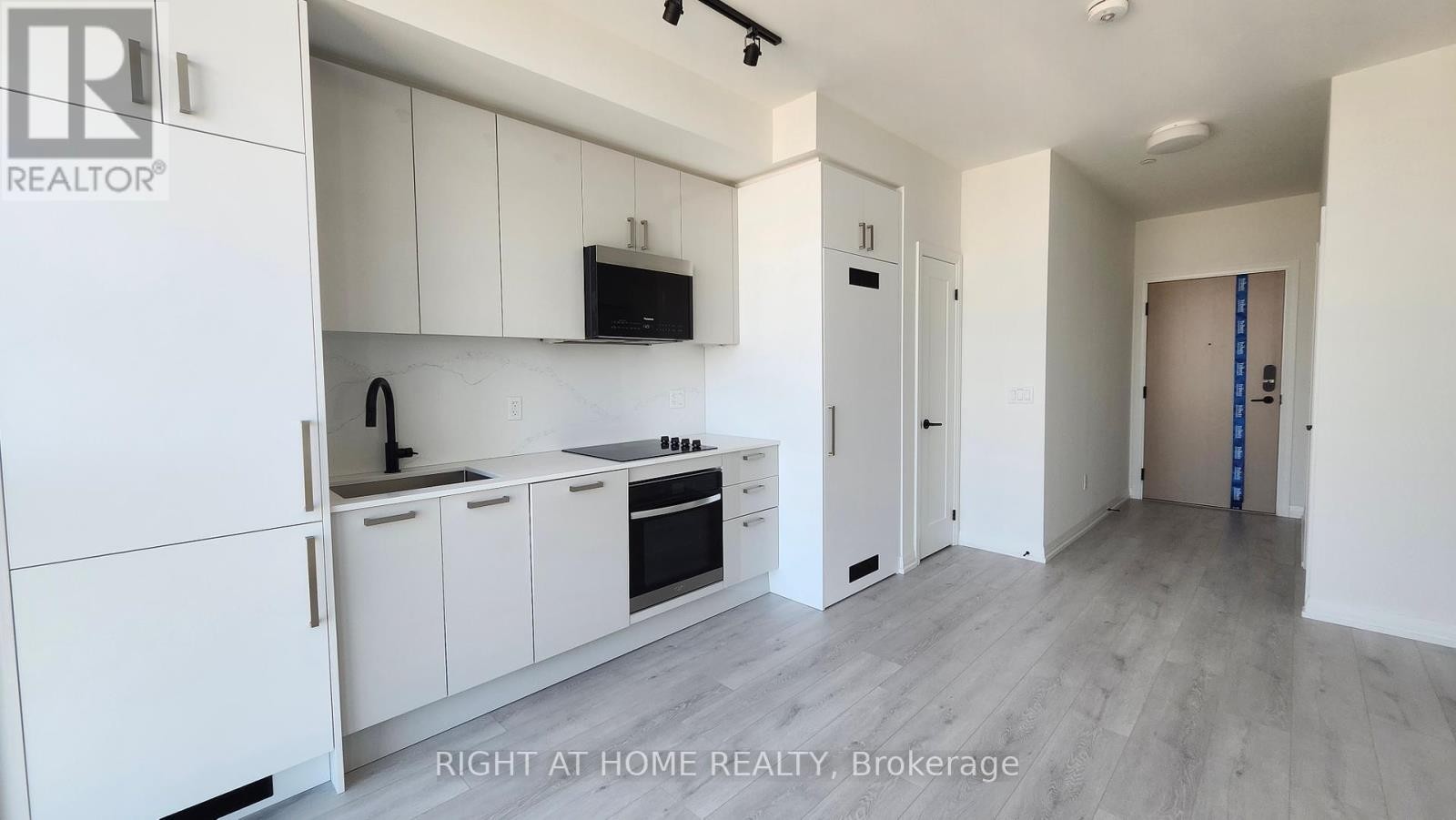 












PH12 - 280 DUNDAS STREET W

,
Toronto (Kensington-Chinatown),




Ontario
M5T0E3

