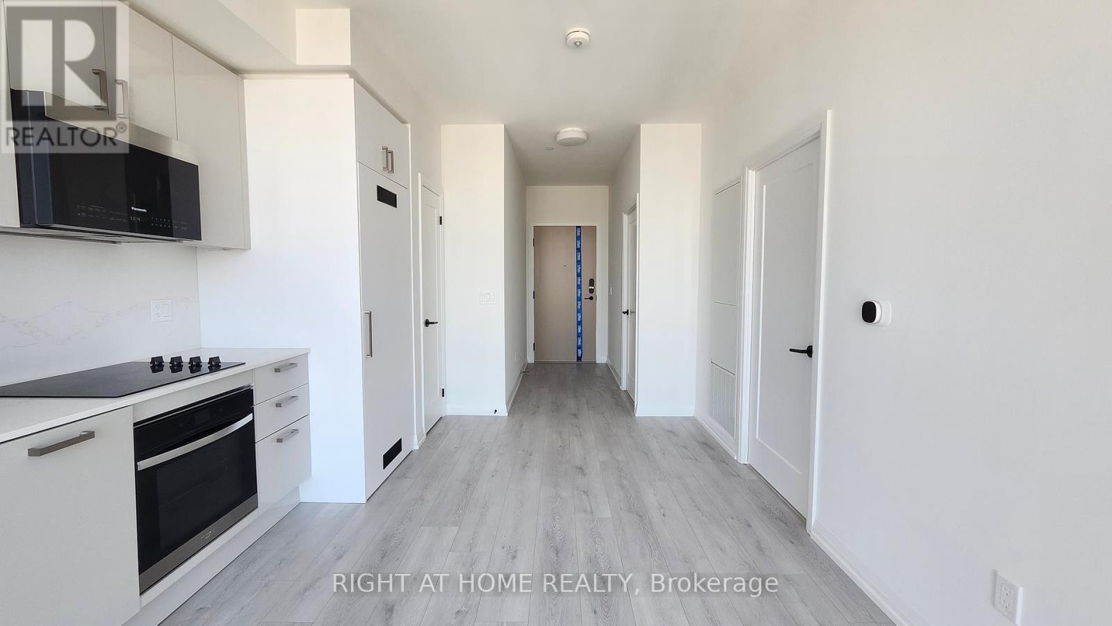 












PH12 - 280 DUNDAS STREET W

,
Toronto (Kensington-Chinatown),




Ontario
M5T0E3

