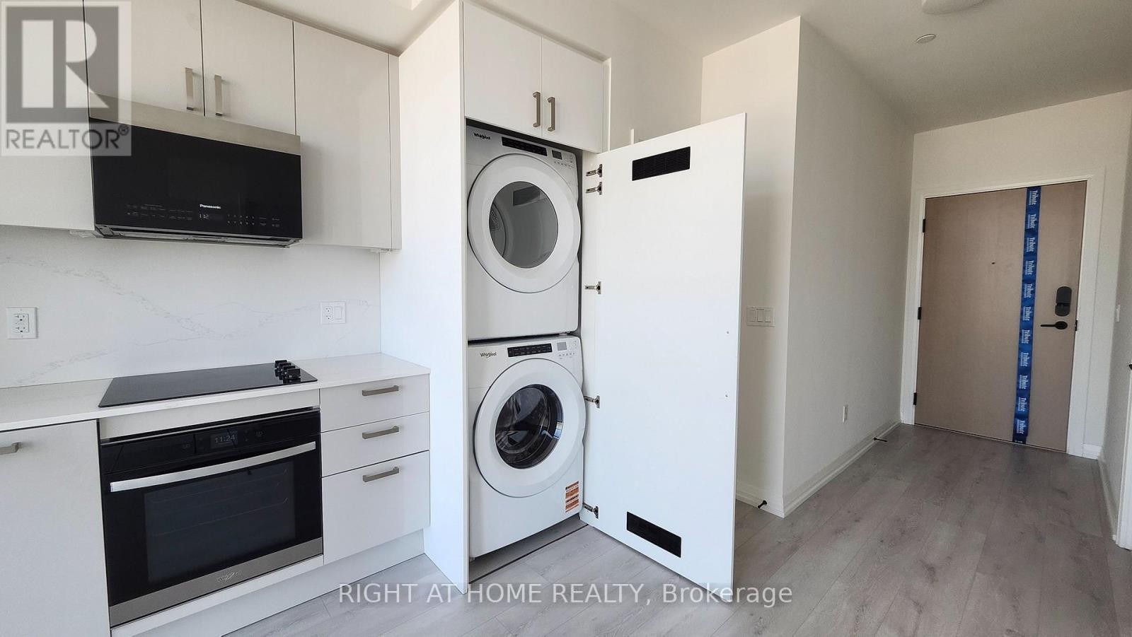












PH12 - 280 DUNDAS STREET W

,
Toronto (Kensington-Chinatown),




Ontario
M5T0E3

