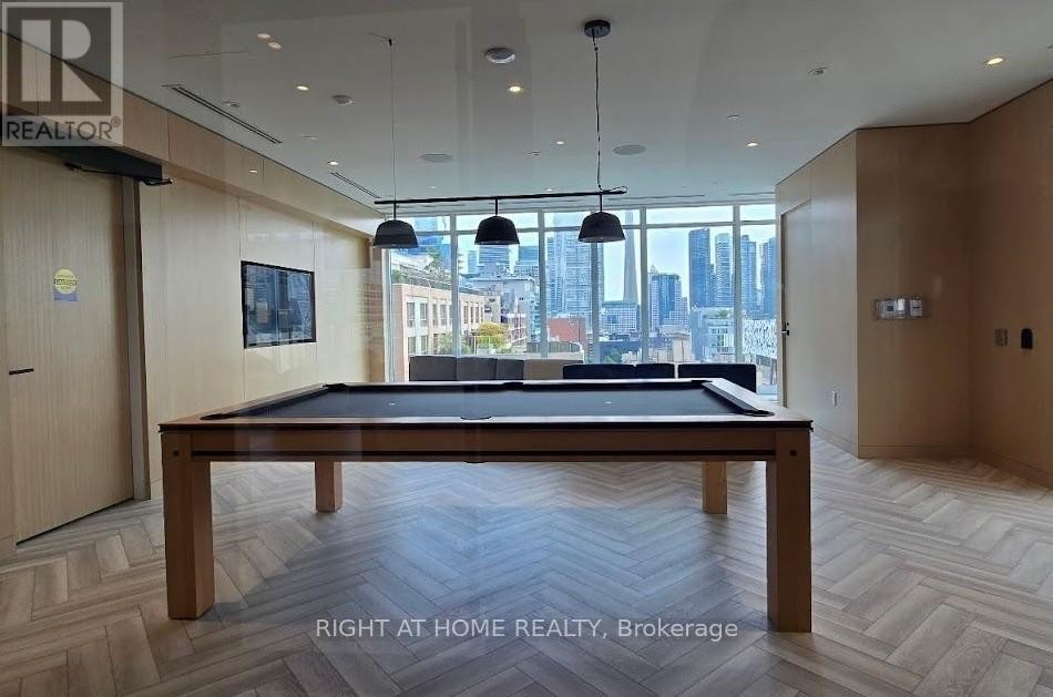 












PH12 - 280 DUNDAS STREET W

,
Toronto (Kensington-Chinatown),




Ontario
M5T0E3

