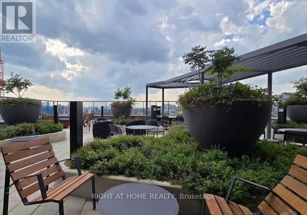 












PH12 - 280 DUNDAS STREET W

,
Toronto (Kensington-Chinatown),




Ontario
M5T0E3

