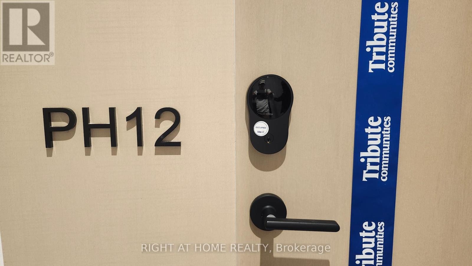 












PH12 - 280 DUNDAS STREET W

,
Toronto (Kensington-Chinatown),




Ontario
M5T0E3

