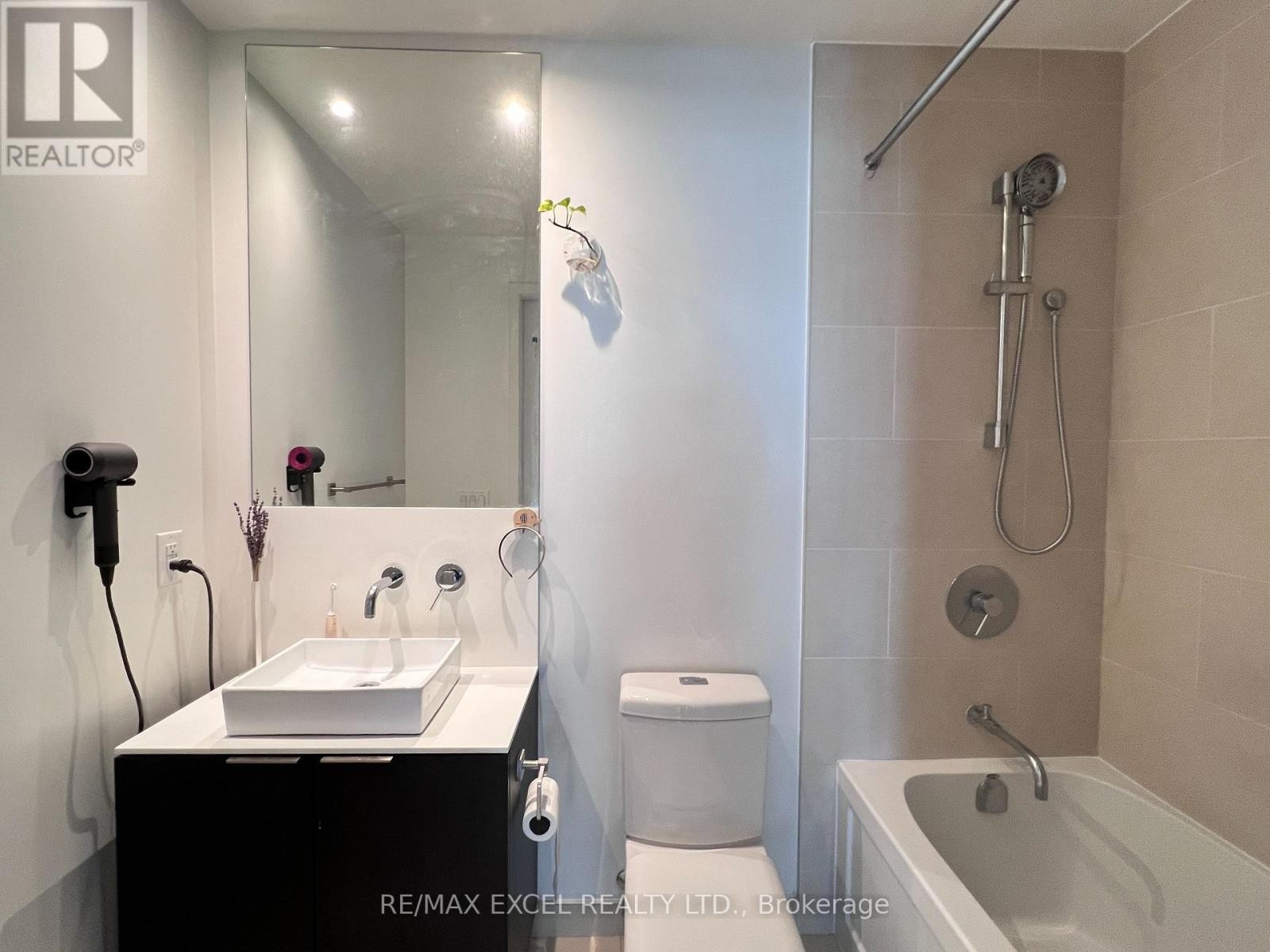 












3105 - 159 DUNDAS STREET E

,
Toronto (Church-Yonge Corridor),




Ontario
M5B1E4

