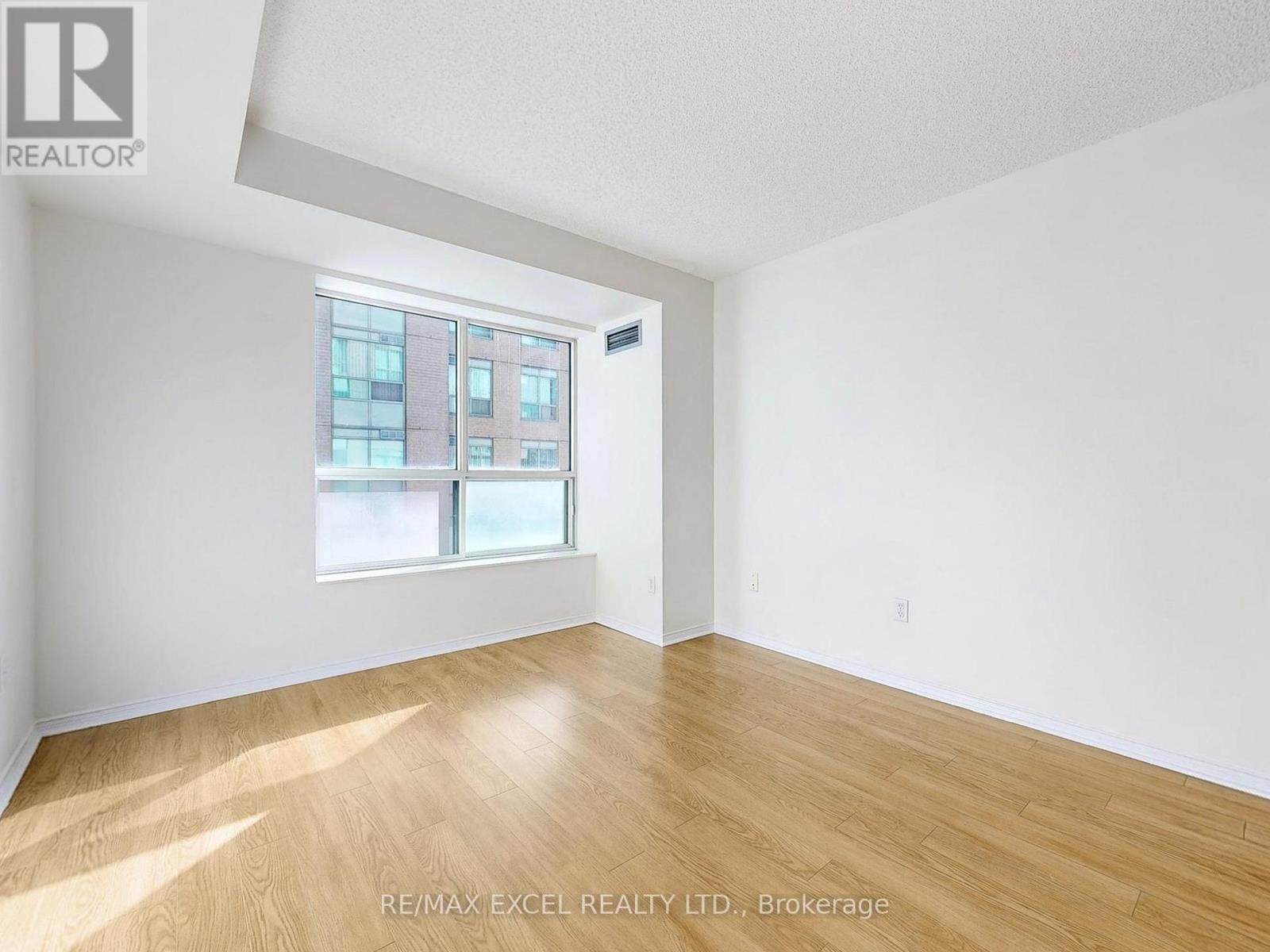 












707 - 29 PEMBERTON AVENUE

,
Toronto (Newtonbrook East),




Ontario
M2M4L5

