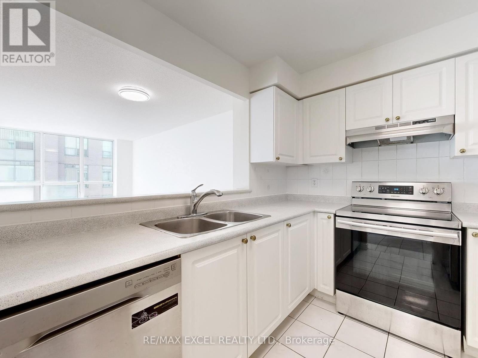 












707 - 29 PEMBERTON AVENUE

,
Toronto (Newtonbrook East),




Ontario
M2M4L5

