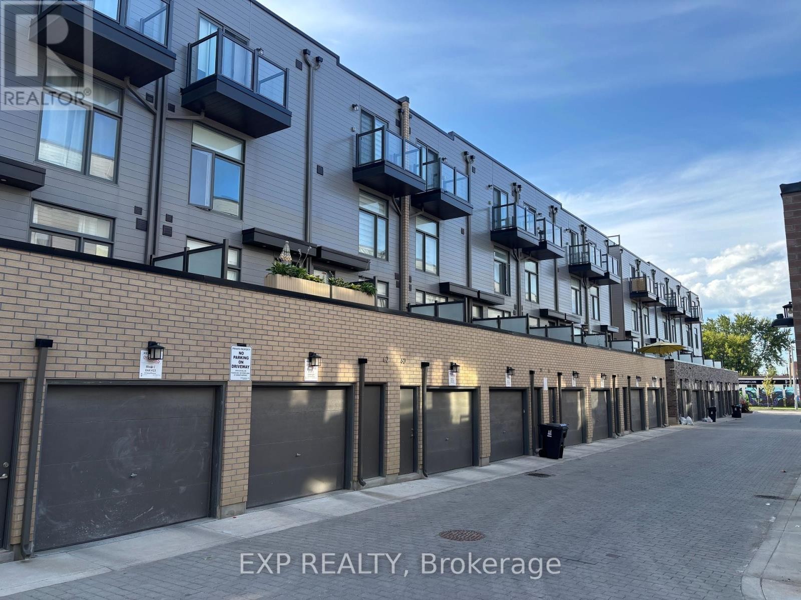 












58 HOOYO TERRACE

,
Toronto (Englemount-Lawrence),




Ontario
M6A0G1

