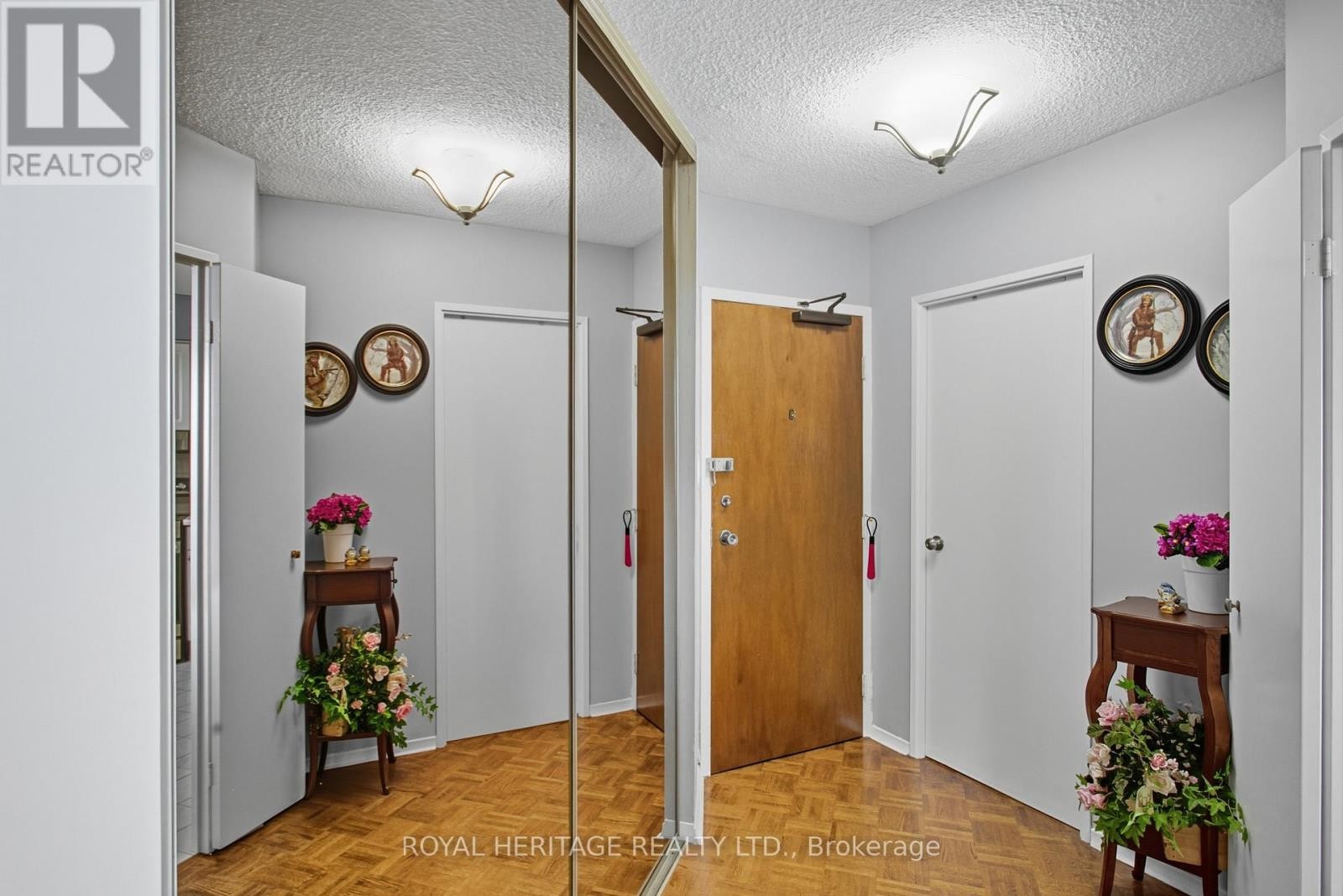 












1706 - 75 GRAYDON HALL DRIVE

,
Toronto (Parkwoods-Donalda),




Ontario
M3A3M5

