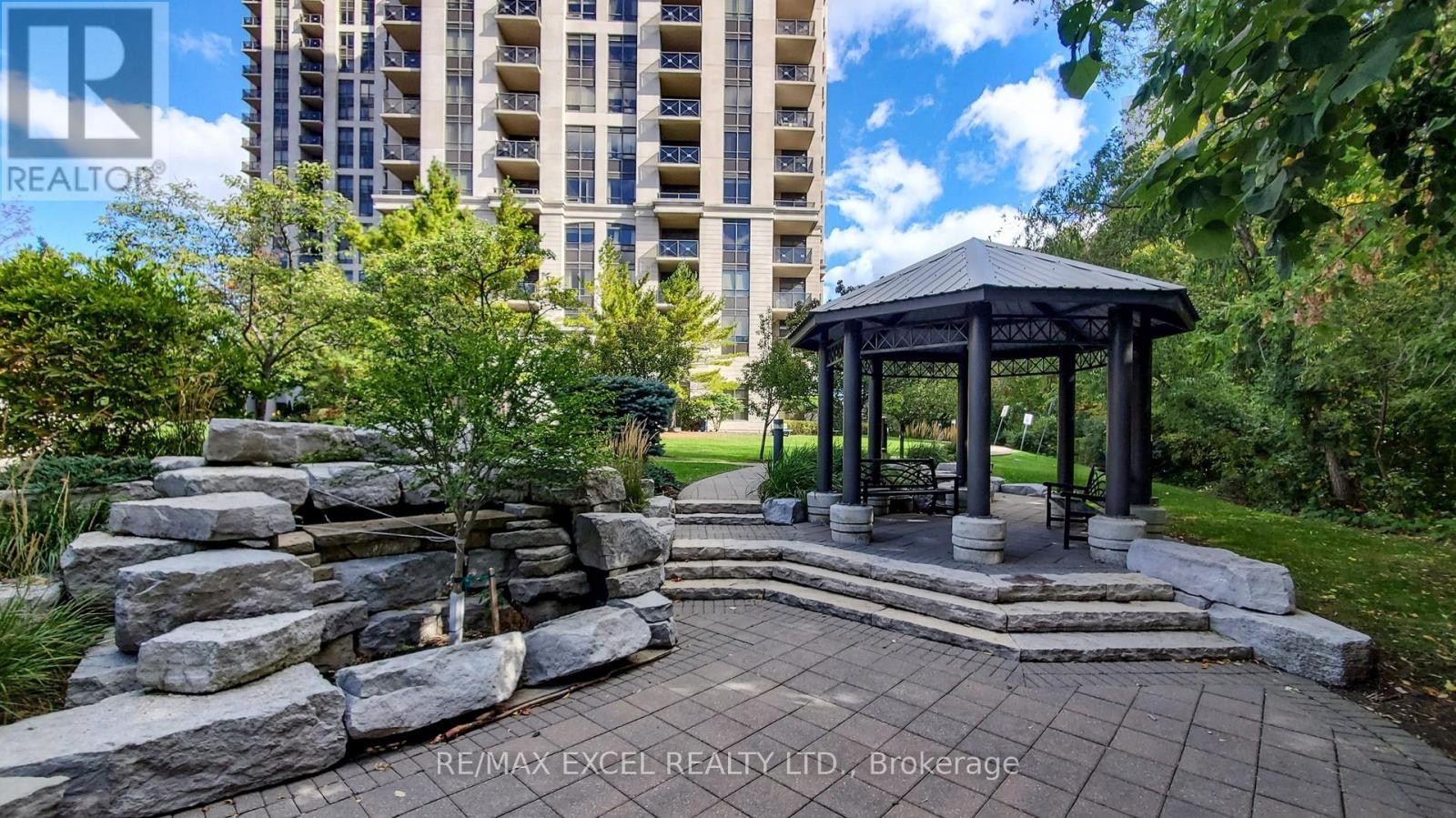 












1204 - 135 WYNFORD DRIVE

,
Toronto (Banbury-Don Mills),




Ontario
M3C0J4


