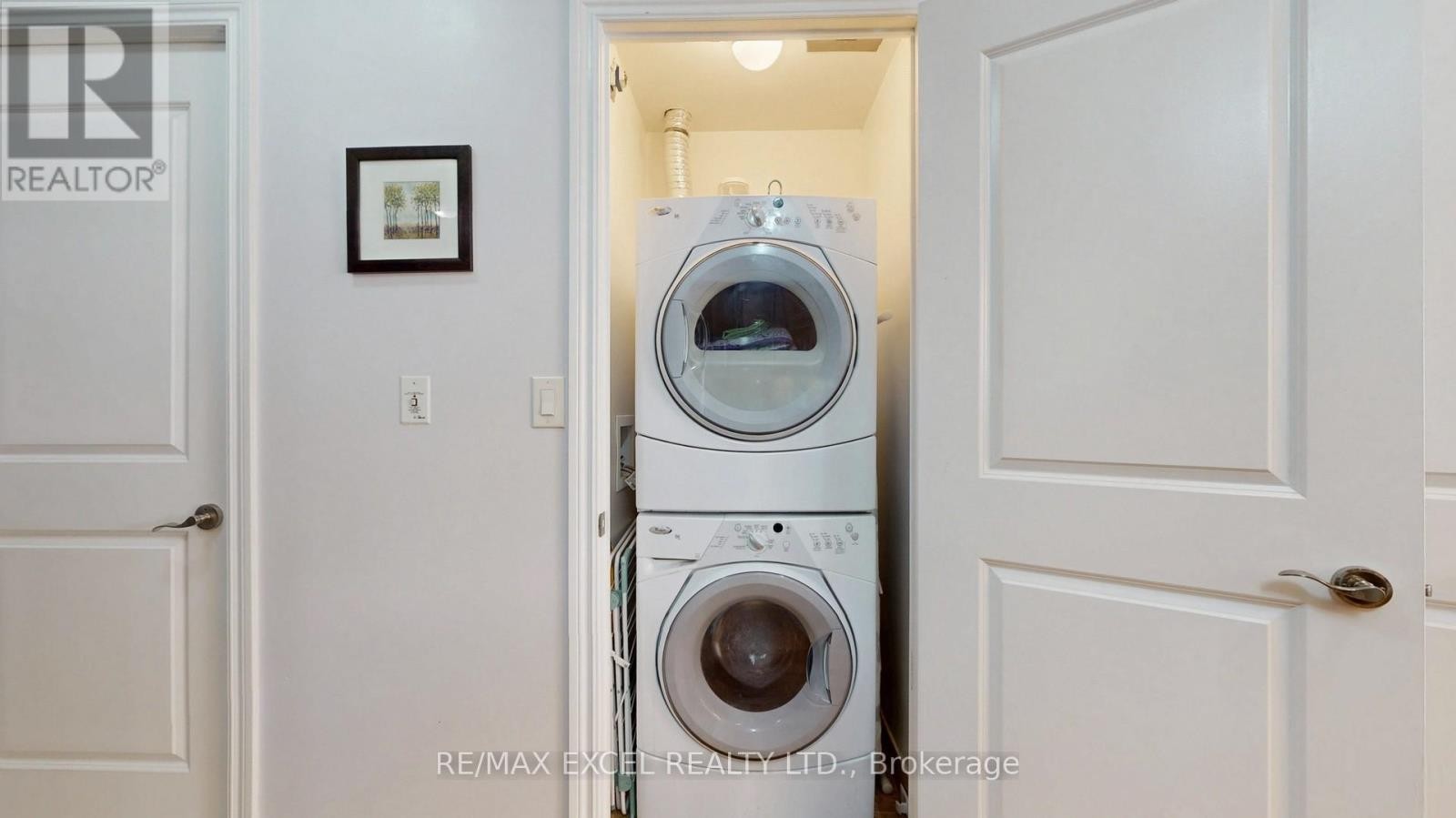 












1204 - 135 WYNFORD DRIVE

,
Toronto (Banbury-Don Mills),




Ontario
M3C0J4

