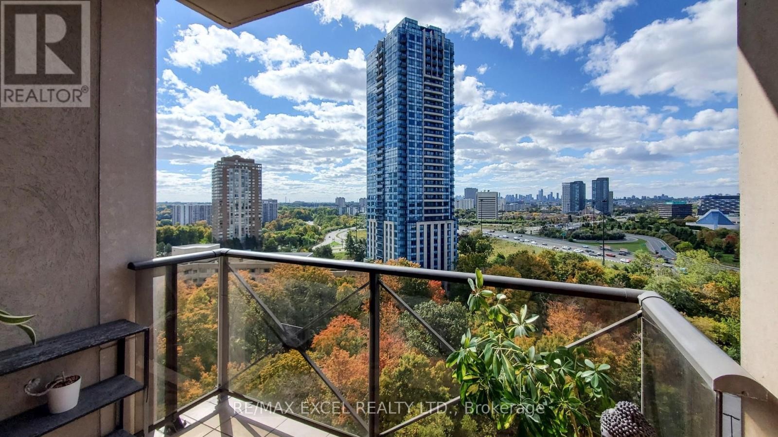 












1204 - 135 WYNFORD DRIVE

,
Toronto (Banbury-Don Mills),




Ontario
M3C0J4

