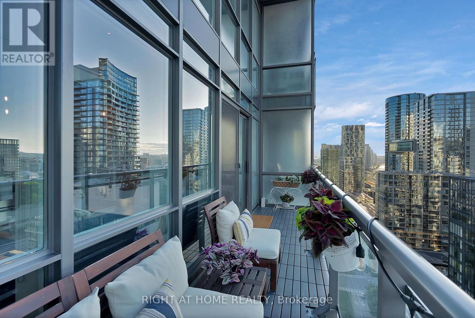 












3205 - 15 FORT YORK BOULEVARD

,
Toronto (Waterfront Communities),




Ontario
M5V3Y4

