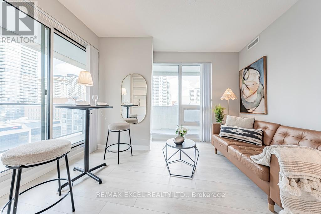 












1302 - 2221 YONGE STREET

,
Toronto (Mount Pleasant West),




Ontario
M4S0B8


