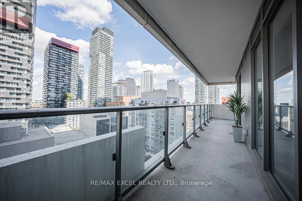 












1302 - 2221 YONGE STREET

,
Toronto (Mount Pleasant West),




Ontario
M4S0B8

