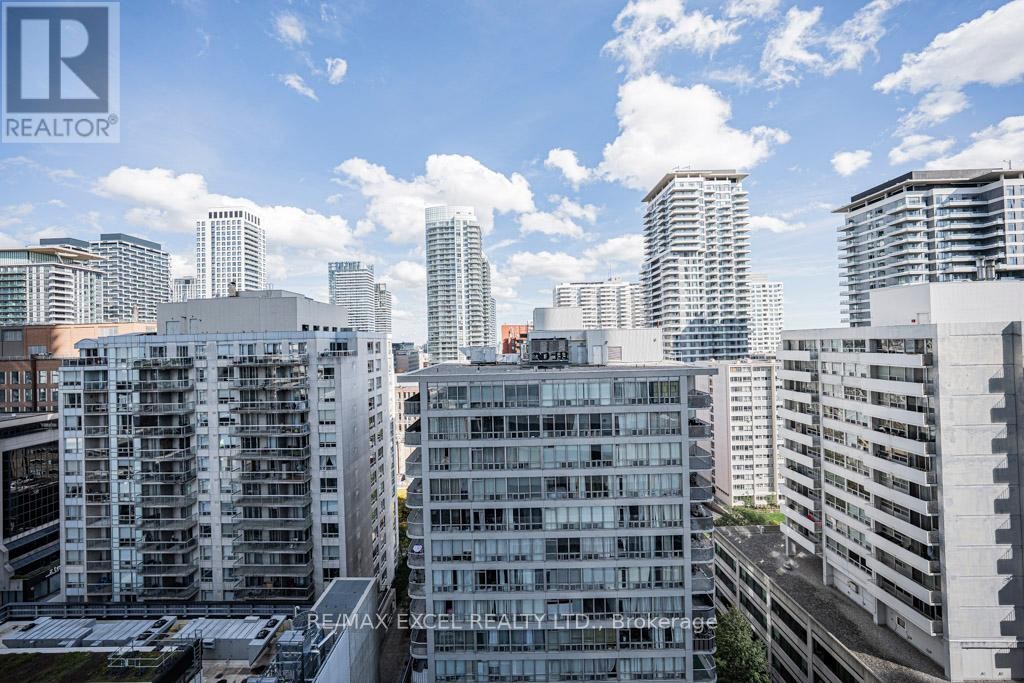 












1302 - 2221 YONGE STREET

,
Toronto (Mount Pleasant West),




Ontario
M4S0B8

