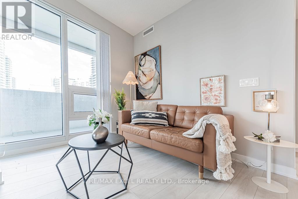 












1302 - 2221 YONGE STREET

,
Toronto (Mount Pleasant West),




Ontario
M4S0B8

