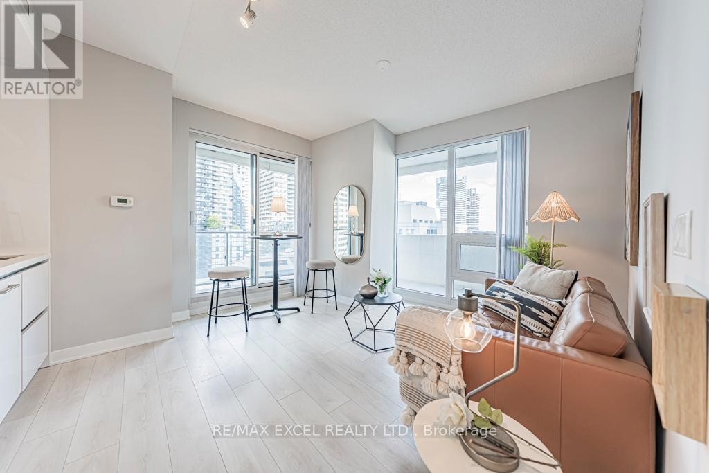 












1302 - 2221 YONGE STREET

,
Toronto (Mount Pleasant West),




Ontario
M4S0B8

