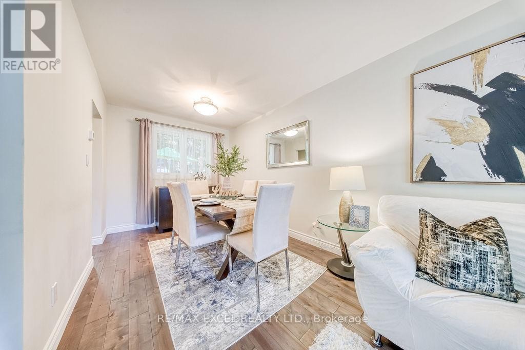 












61 CORNING ROAD

,
Toronto (Don Valley Village),




Ontario
M2J2L9

