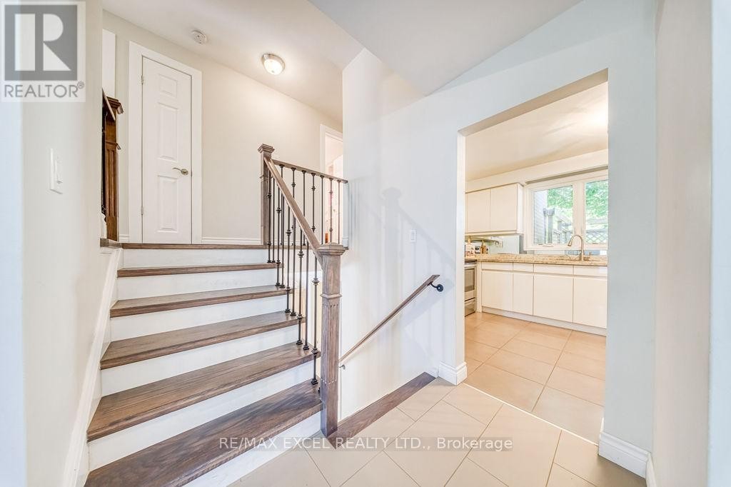












61 CORNING ROAD

,
Toronto (Don Valley Village),




Ontario
M2J2L9


