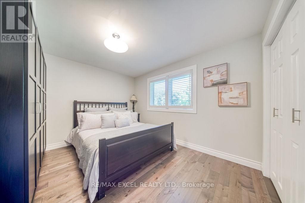 












61 CORNING ROAD

,
Toronto (Don Valley Village),




Ontario
M2J2L9

