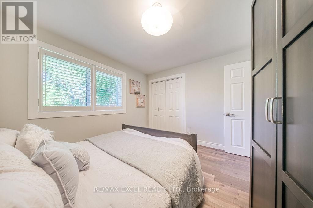 












61 CORNING ROAD

,
Toronto (Don Valley Village),




Ontario
M2J2L9

