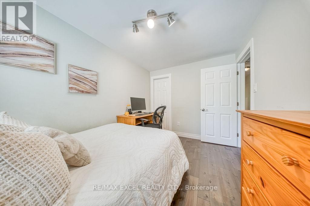 












61 CORNING ROAD

,
Toronto (Don Valley Village),




Ontario
M2J2L9

