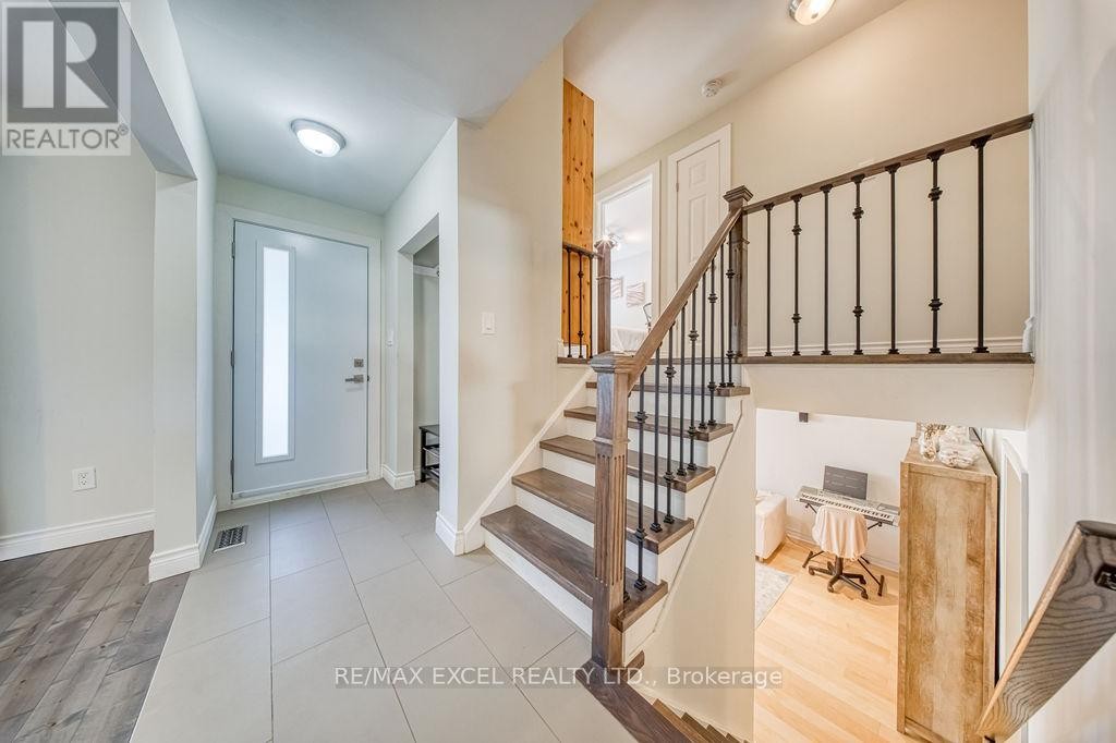 












61 CORNING ROAD

,
Toronto (Don Valley Village),




Ontario
M2J2L9

