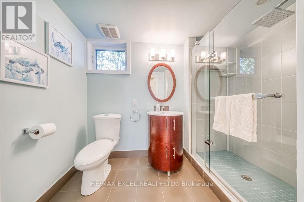 












61 CORNING ROAD

,
Toronto (Don Valley Village),




Ontario
M2J2L9

