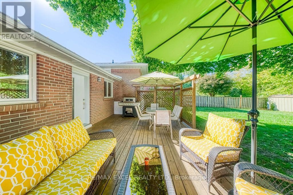 












61 CORNING ROAD

,
Toronto (Don Valley Village),




Ontario
M2J2L9

