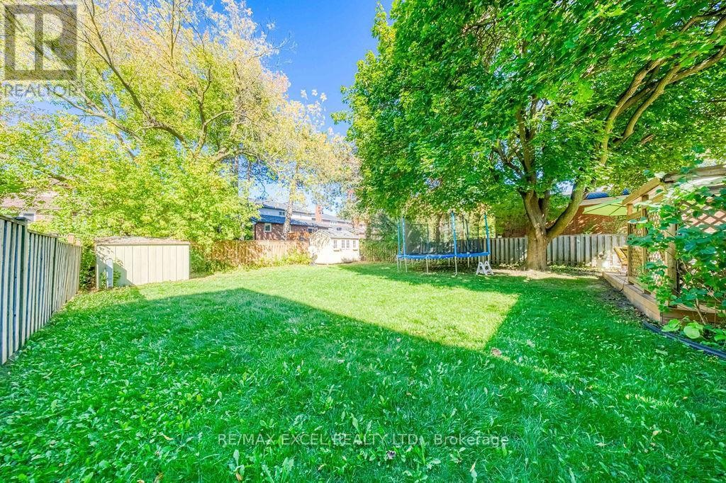 












61 CORNING ROAD

,
Toronto (Don Valley Village),




Ontario
M2J2L9

