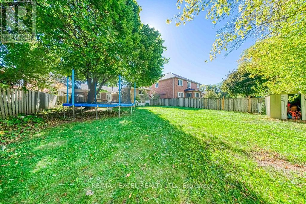 












61 CORNING ROAD

,
Toronto (Don Valley Village),




Ontario
M2J2L9

