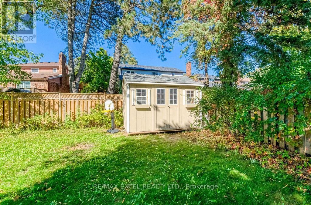 












61 CORNING ROAD

,
Toronto (Don Valley Village),




Ontario
M2J2L9


