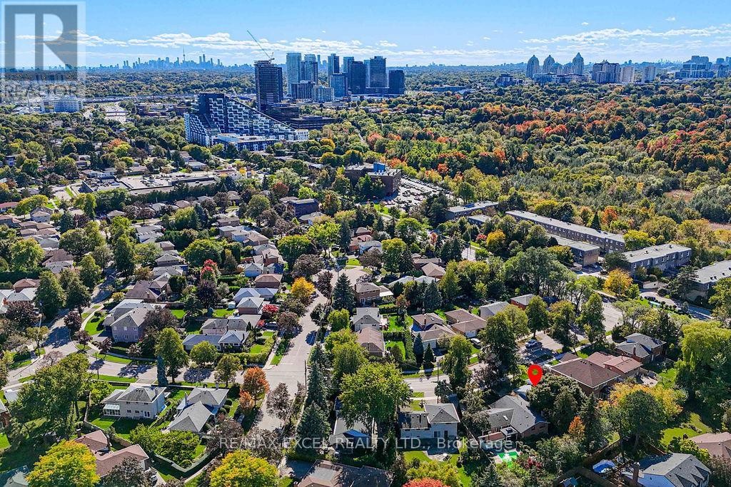 












61 CORNING ROAD

,
Toronto (Don Valley Village),




Ontario
M2J2L9

