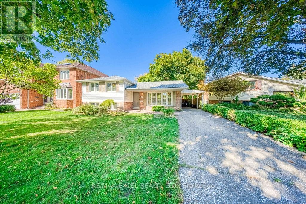 












61 CORNING ROAD

,
Toronto (Don Valley Village),




Ontario
M2J2L9

