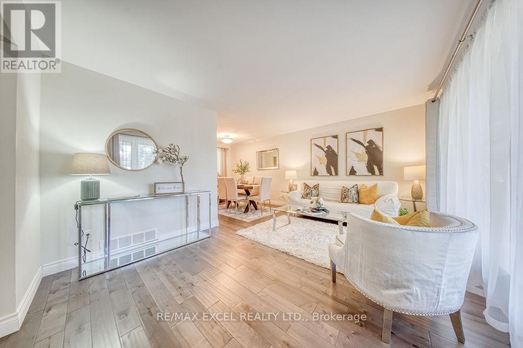 












61 CORNING ROAD

,
Toronto (Don Valley Village),




Ontario
M2J2L9


